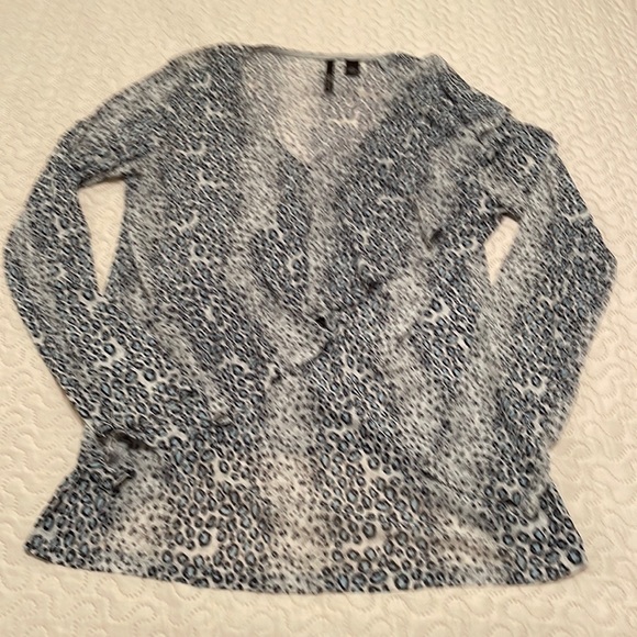 Skye’s the limit V Neck Top with Cascading Ruffle Size Large - Picture 3 of 9